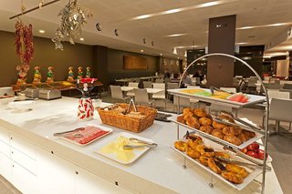 causeway 353 hotel