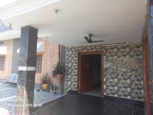 hotel gayatri palace