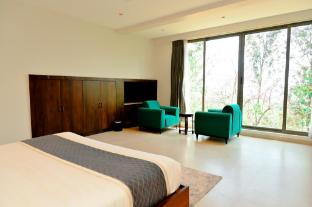 the zims luxor resort
