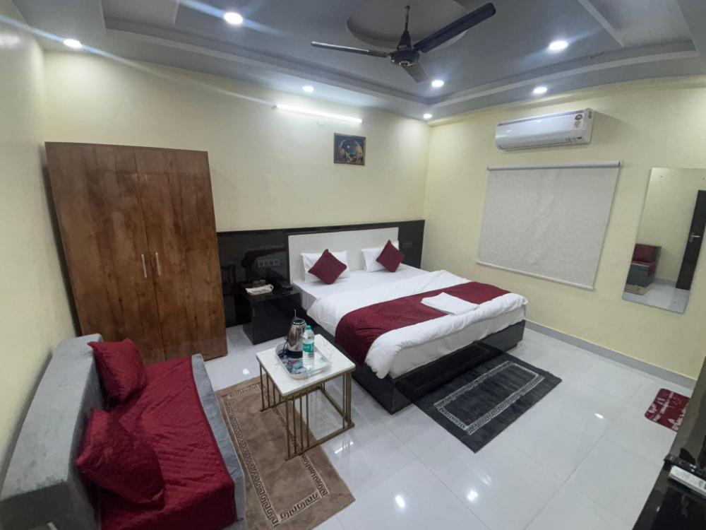 hotel hanumat palace