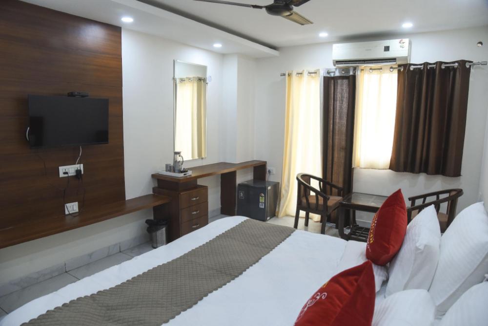 hotel om regency
