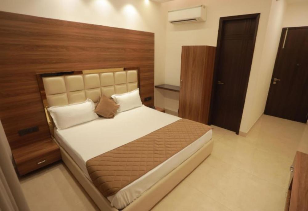 hotel ovel hotel ludhiyana