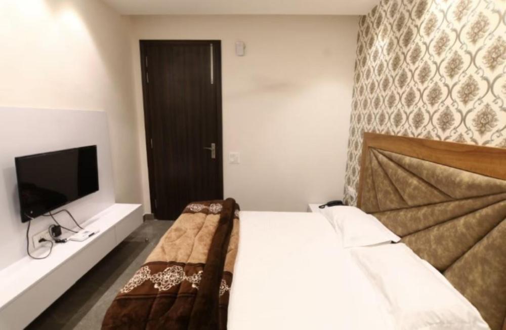 hotel ovel hotel ludhiyana