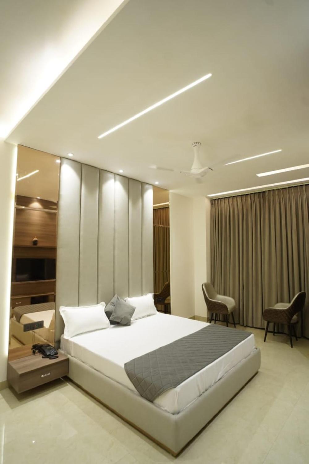 hotel ovel hotel ludhiyana