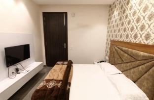 hotel ovel hotel ludhiyana