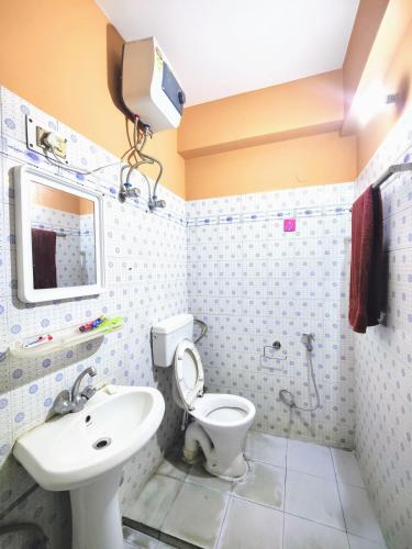 cozy guwahati apartment with city and mountain views