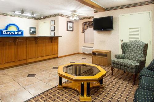 Days Inn By Wyndham Lexington,Jackson>>Henderson,2 star