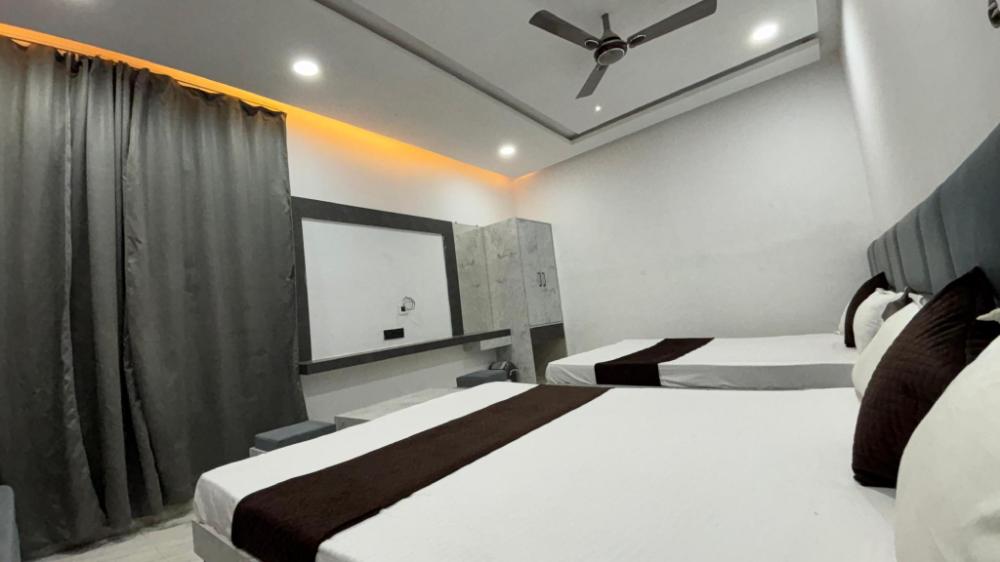 hotel shree ashtavinayak grand