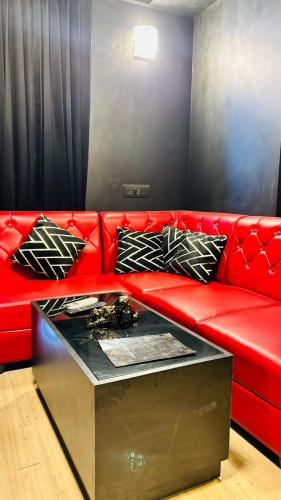dlf mypad rizz stay studio apartment