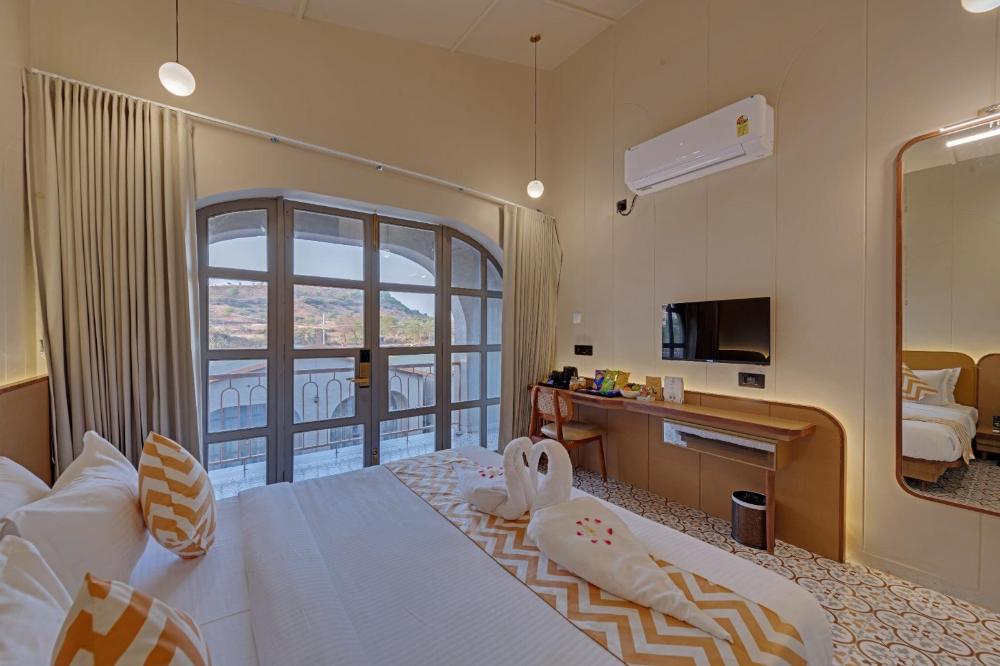 villa euphoria resort at statue of unity