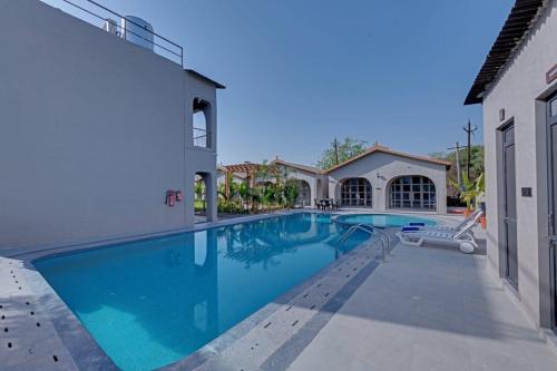 villa euphoria resort at statue of unity