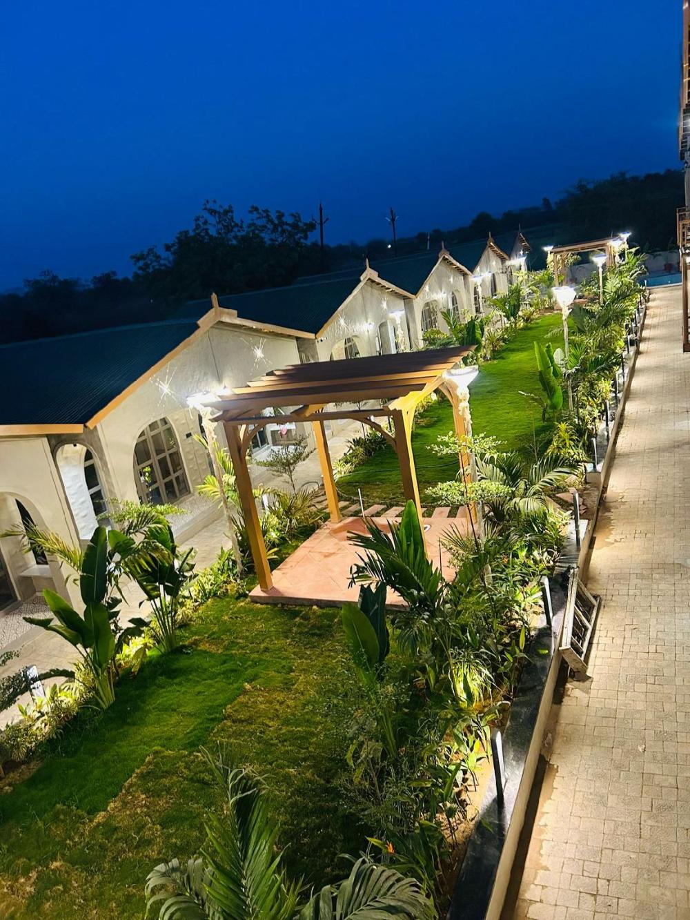 villa euphoria resort at statue of unity