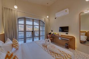 villa euphoria resort at statue of unity