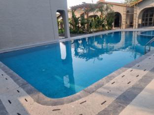 villa euphoria resort at statue of unity