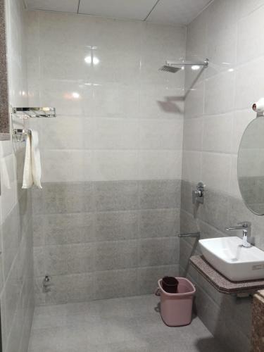 hotel mb nirala shyam