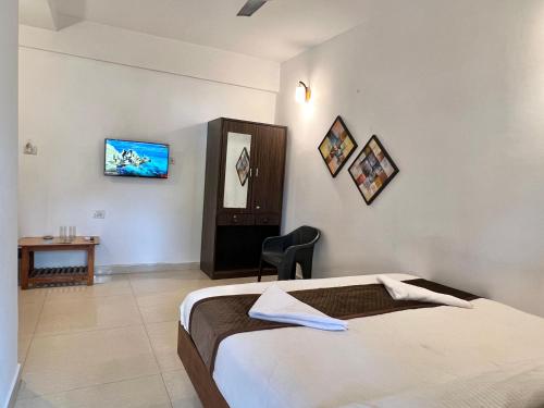 aura rooms and swimming pool calangute