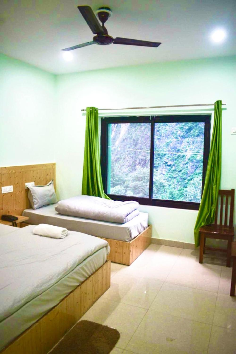 hotel himsarovar and restaurant