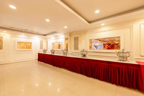 hotel the classic inn noida sec 70