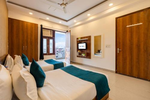 hotel the classic inn noida sec 70