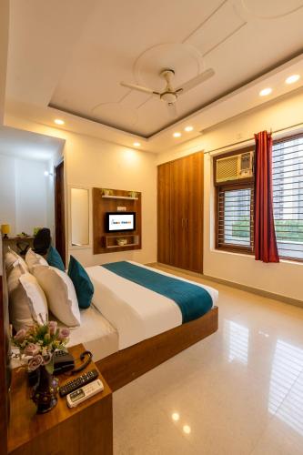 hotel the classic inn noida sec 70