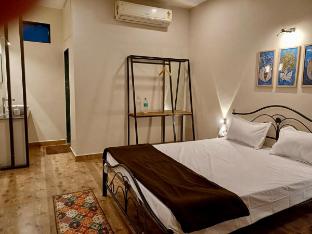 seafront beach cottage alibag