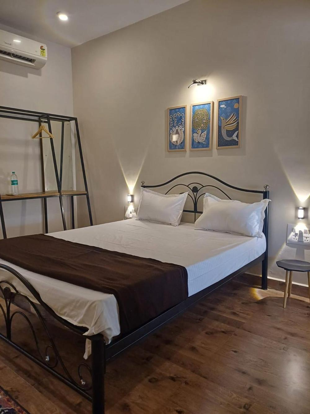 seafront beach cottage alibag