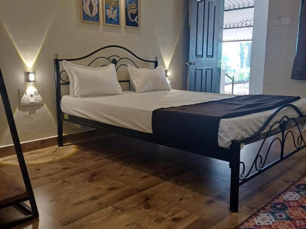 seafront beach cottage alibag