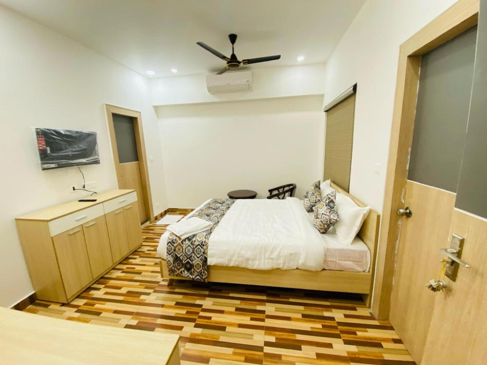 auric hotel