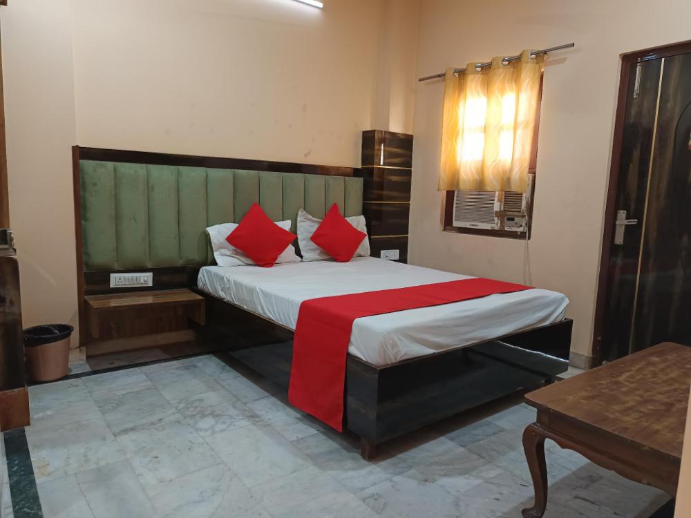 hotel city near new delhi railway station