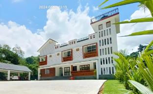 elenji merrywoods resort