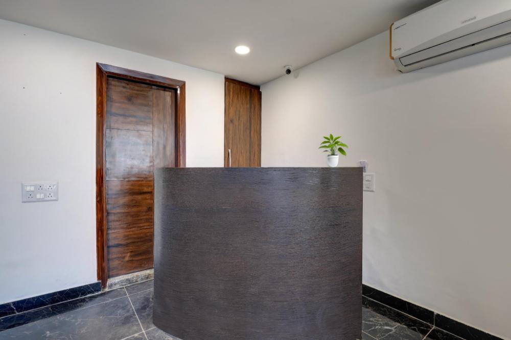 hotel airport near yashobhumi