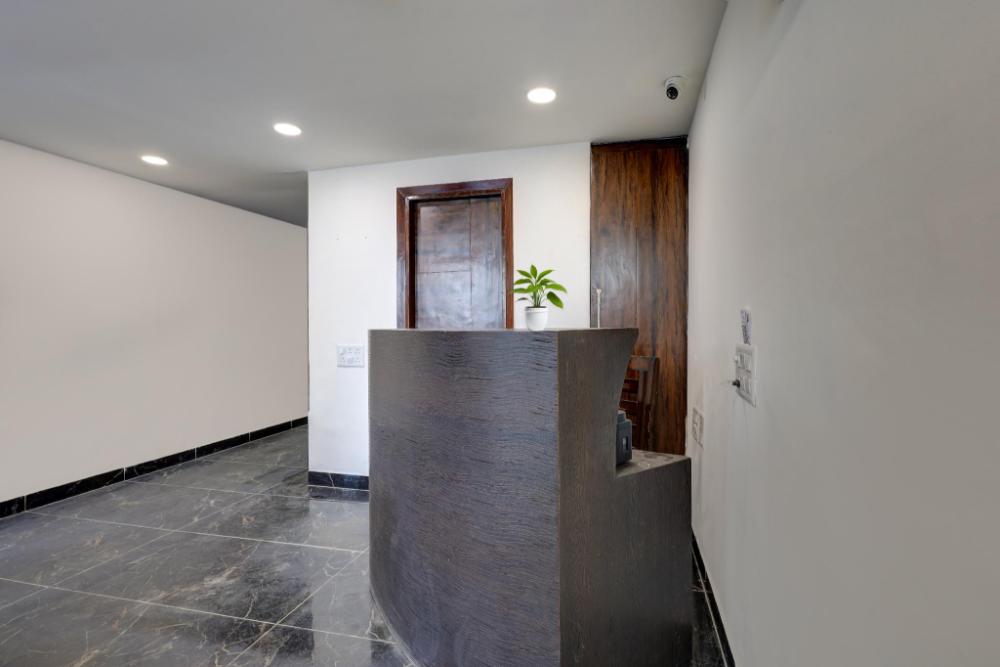 hotel airport near yashobhumi