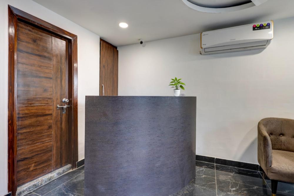 hotel airport near yashobhumi