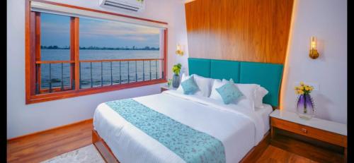 double decker boathouse