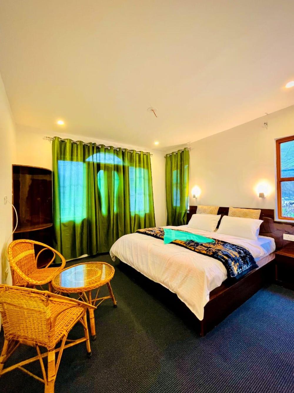 hotel golden peak sonamarg