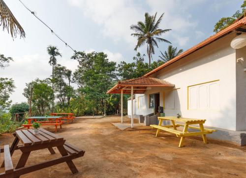 underground hostel by bilwa estate
