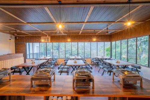 perfectstayz the jungle resort shivpuri