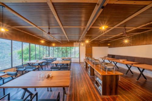 perfectstayz the jungle resort shivpuri