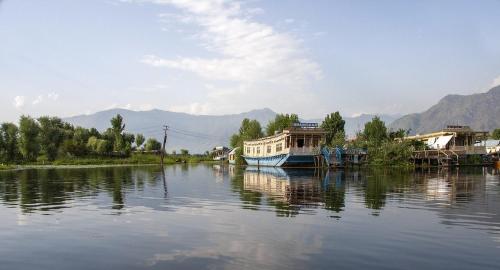 houseboat shamshad