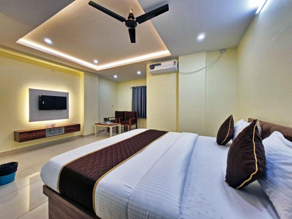 shree sai inn near kr puram bus stop