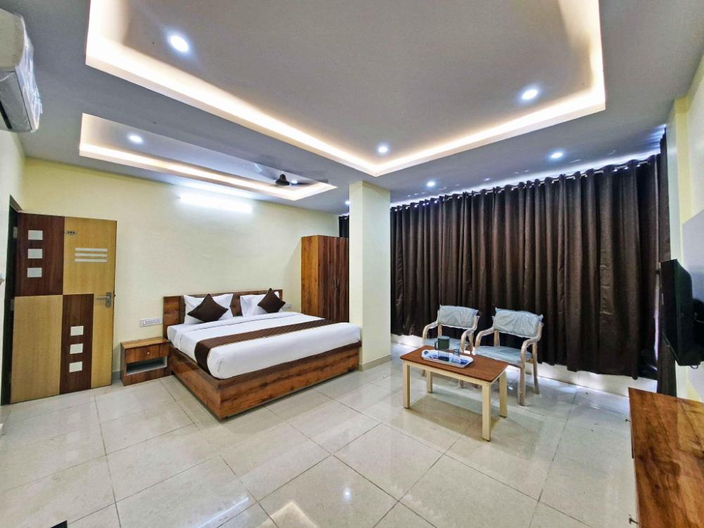 shree sai inn near kr puram bus stop