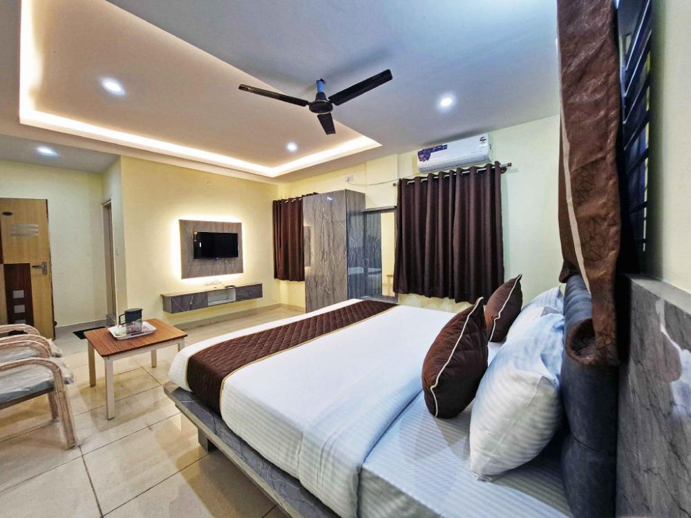 shree sai inn near kr puram bus stop