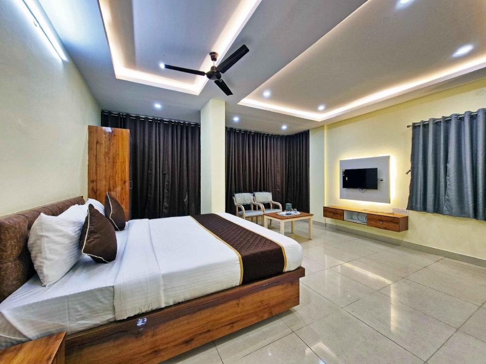 shree sai inn near kr puram bus stop