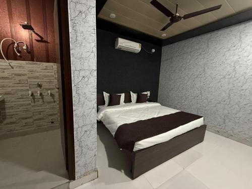 ark hotel and restaurant