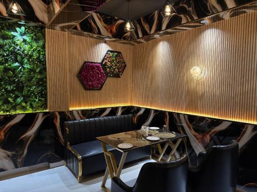 ark hotel and restaurant