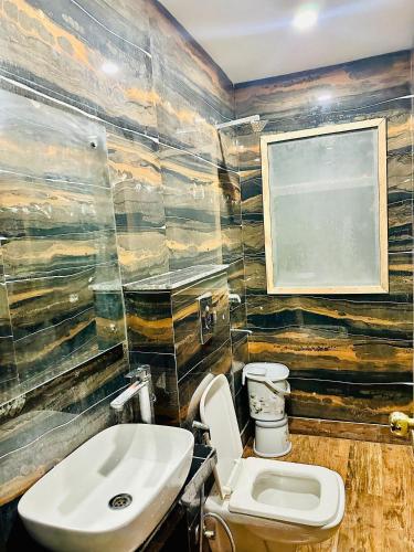 hotel red stone inn near new delhi railway station