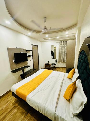 hotel red stone inn near new delhi railway station