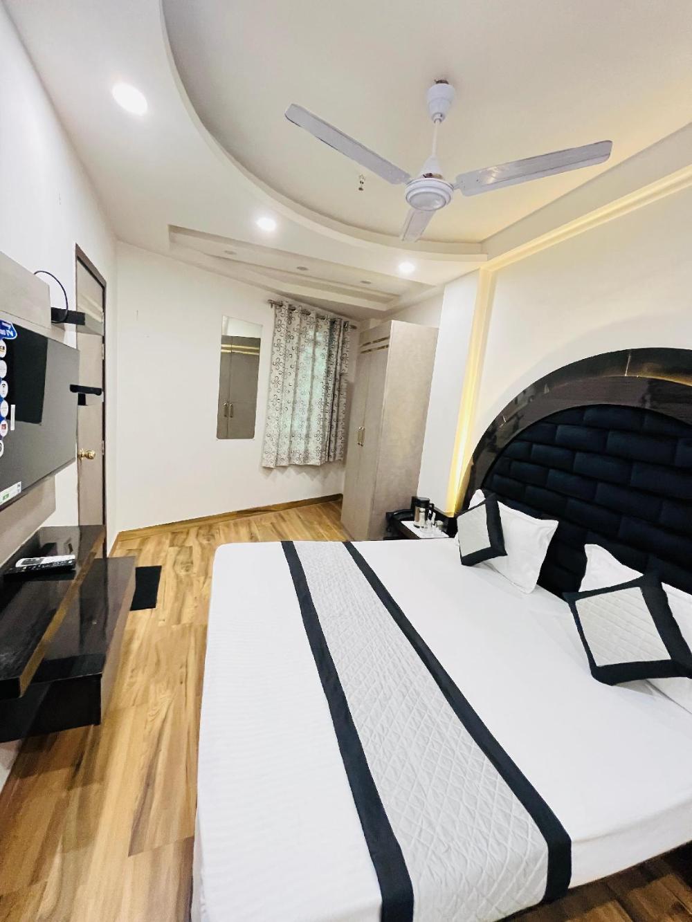 hotel red stone inn near new delhi railway station