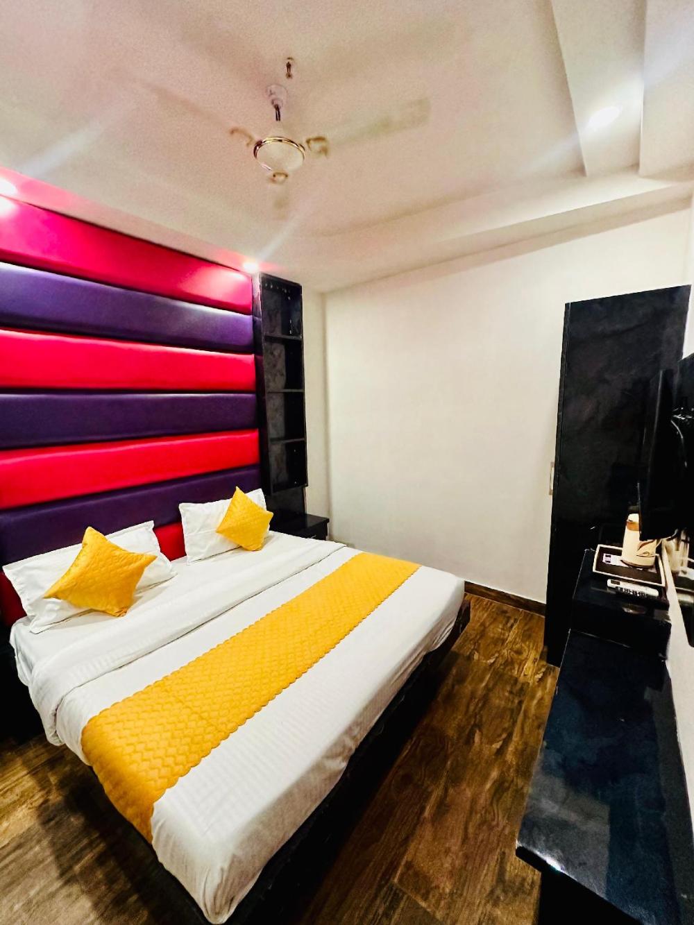 hotel red stone inn near new delhi railway station
