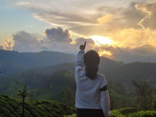 sunrise munnar